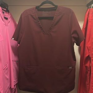 Women’s Figs Maroon Casma three pocket scrub top